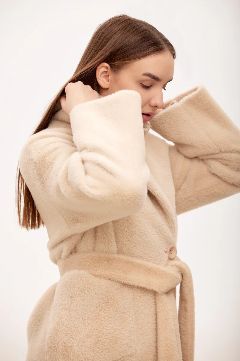 Plush Belted Coat – Bild 3
